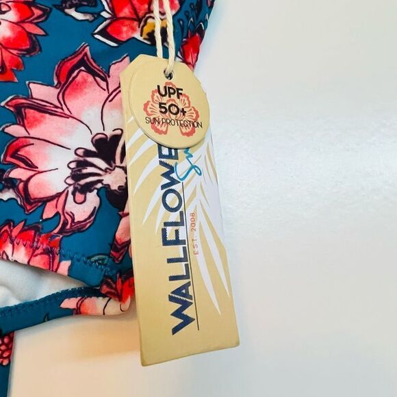 NWT
Wall flower Tropical Floral Turquoise Bikini bottom 3XL Side cutout - Picture 5 of 6